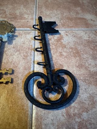 Set di 2 chiavi antiche decorative