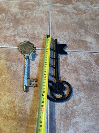 Set di 2 chiavi antiche decorative