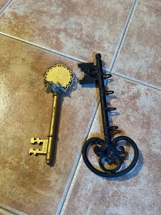 Set di 2 chiavi antiche decorative