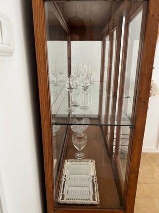 Vitrina de comedor de madera y cristal