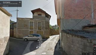 Casa con bodega, patio y finca con garaje