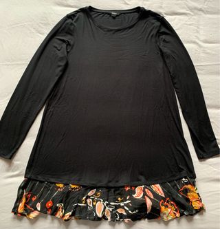 Abito Desigual nero con balza floreale