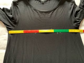 Abito Desigual nero con balza floreale