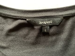 Abito Desigual nero con balza floreale