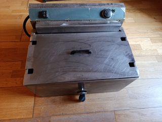 Freidora y calienta platos hostelería