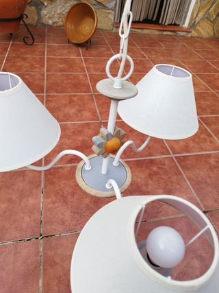 Lámpara de techo de madera y metal