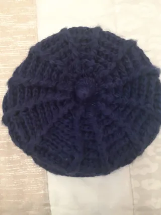 Gorra azul marino tejida