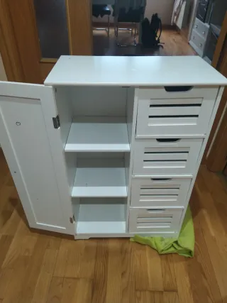 Mueble blanco de madera