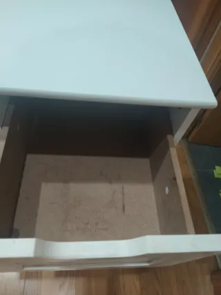 Mueble blanco de madera