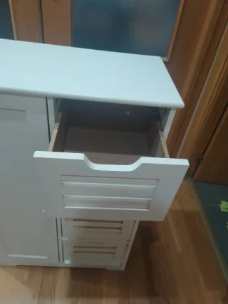 Mueble blanco de madera