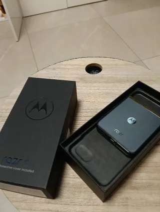 Motorola Razr 40 Ultra. Display nuovo