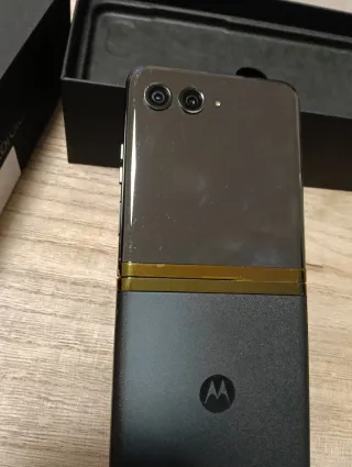 Motorola Razr 40 Ultra. Display nuovo