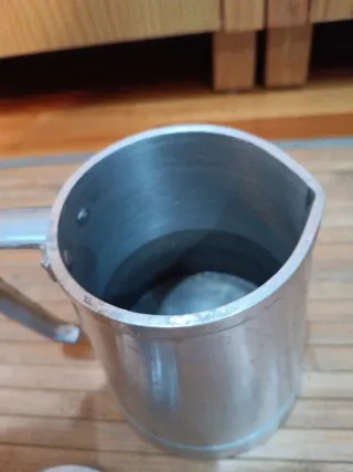 Cafetera antigua de aluminio