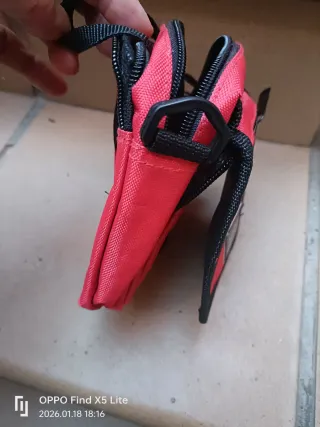 Bolsito deportivo rojo