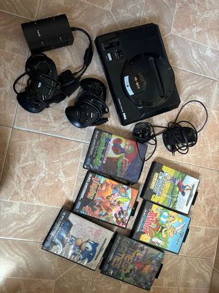 Sega Mega Drive con 2 controller e 6 giochi