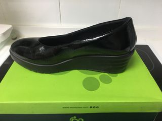 Zapatos de tacón negros charol