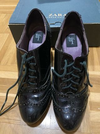 Zapatos Zara tacón cordones charol negros