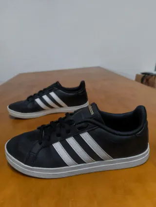 Deportivas Adidas Negras y Blancas