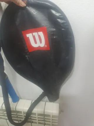 Raqueta de tenis Wilson con funda