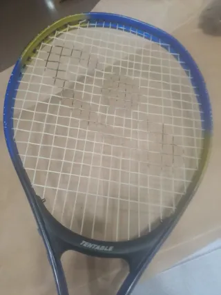 Raqueta de tenis Wilson con funda