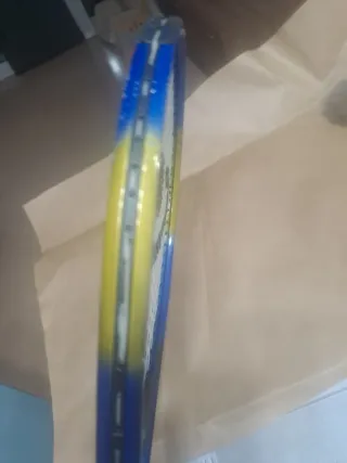 Raqueta de tenis Wilson con funda