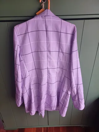 Conjunto americana y shorts cuadros lila sin uso