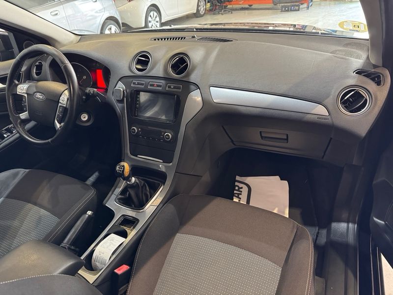 Ford Mondeo 2011, foto 9