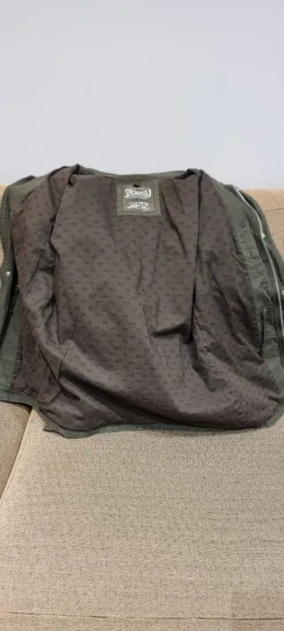 Chaqueta militar verde con capucha