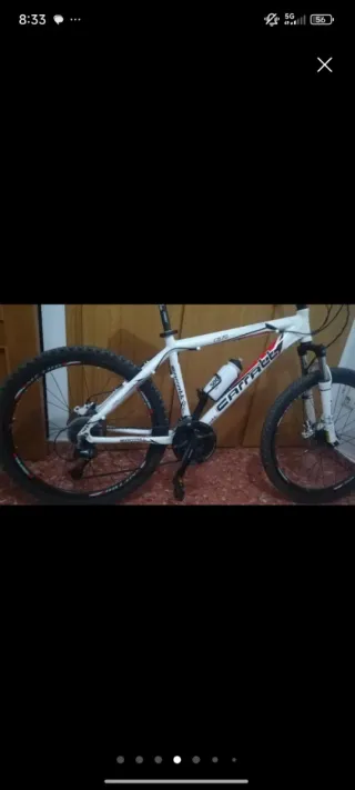 Bicicleta de montaña blanca