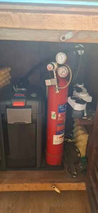 Acuario 240L con mueble y accesorios