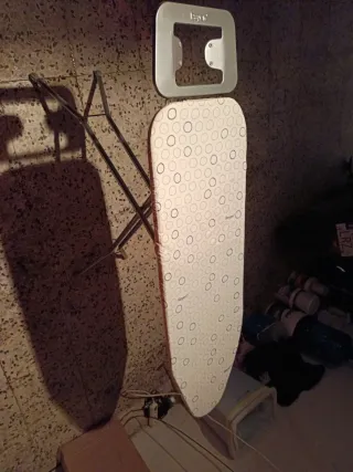 Mesa de planchar 1.20m ( sin usar con su caja )