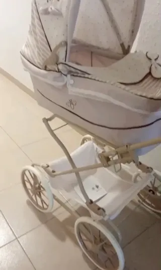 Carrito de muñecas clásico