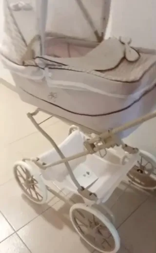 Carrito de muñecas clásico