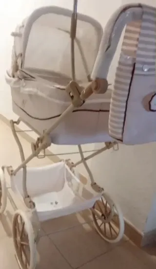 Carrito de muñecas clásico