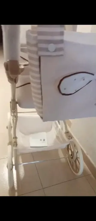 Carrito de muñecas clásico