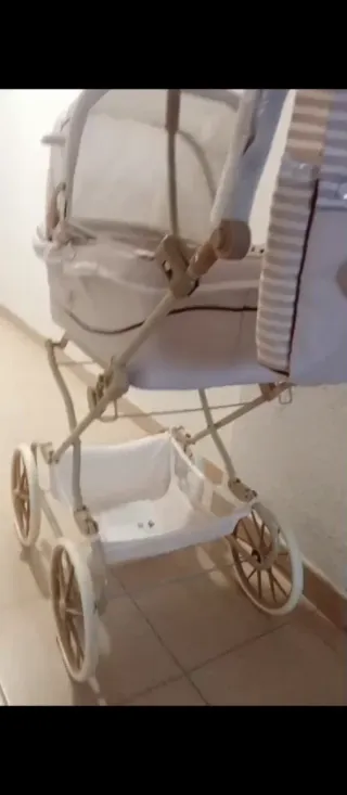 Carrito de muñecas clásico