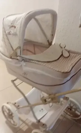 Carrito de muñecas clásico