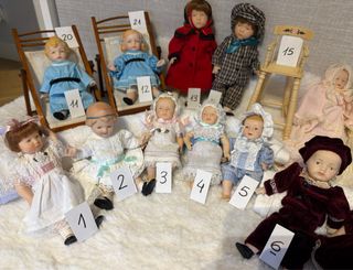 Lotto di bambole in porcellana antiche