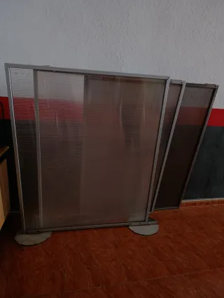 Se vende a buen precio material tienda