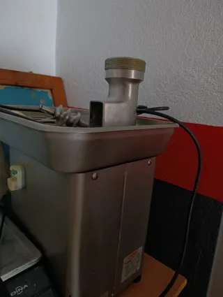 Se vende a buen precio material tienda