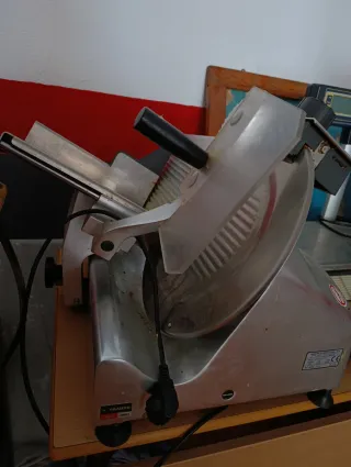 Se vende a buen precio material tienda