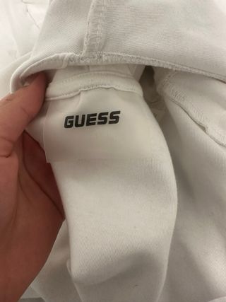 Sudadera Guess Blanca con Raya Roja