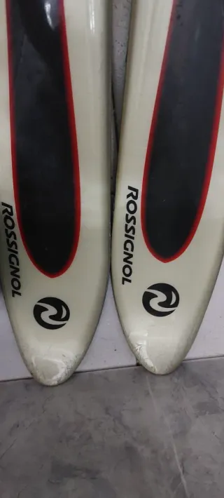 Esquís Rossignol con bastones y bolsa
