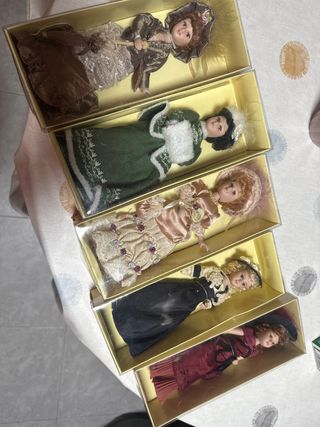 Collezione di 5 Bambole in Porcellana Vintage
