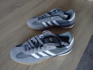 Adidas Bermuda grises Nuevas Talla 42.