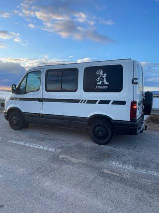 Furgoneta Nissan interstar 2,5 DCI muy buena