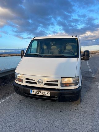 Furgoneta Nissan interstar 2,5 DCI muy buena