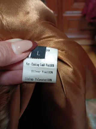 Abrigo de pelo marrón y verde