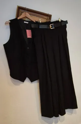 Conjunto chaleco y pantalón negro 44/48 por 17 eur