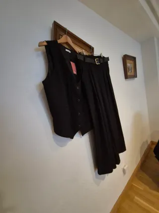 Conjunto chaleco y pantalón negro 44/48 por 17 eur